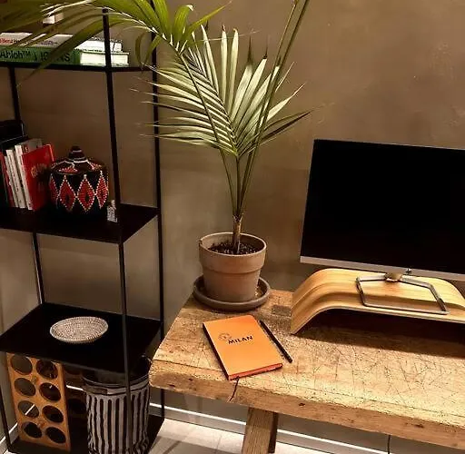 Modern Canal-side Loft With Private Garden Milan