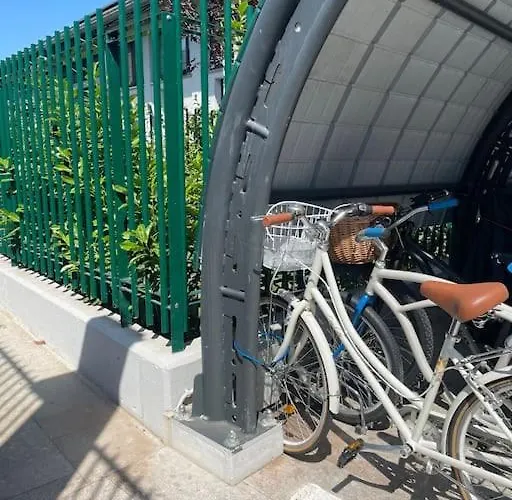 Appartement Modern Canal-side Loft With Private Garden