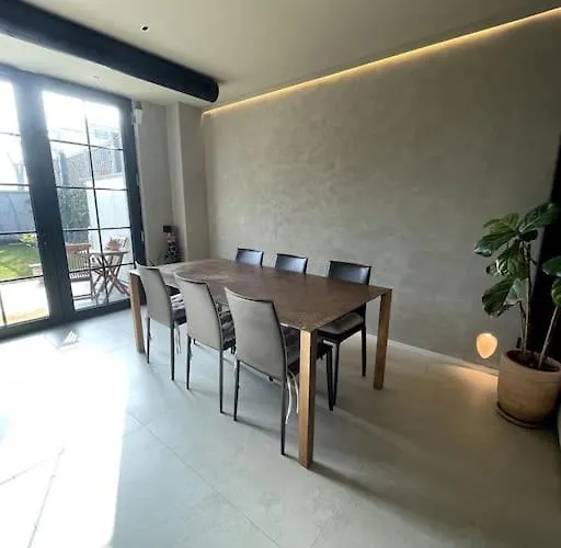 Modern Canal-side Loft With Private Garden Appartement