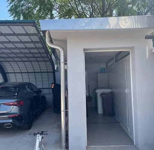 Modern Canal-side Loft With Private Garden *