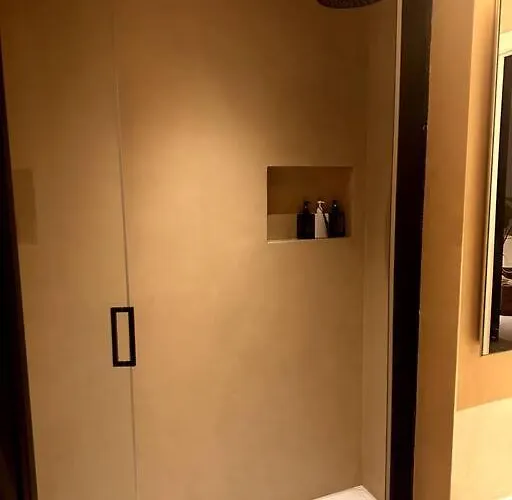 Modern Canal-side Loft With Private Garden