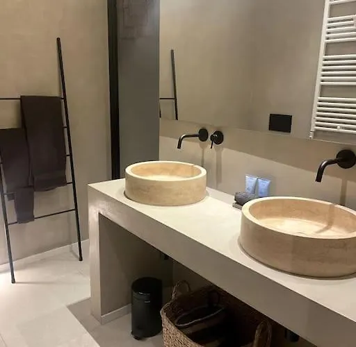 Appartement Modern Canal-side Loft With Private Garden