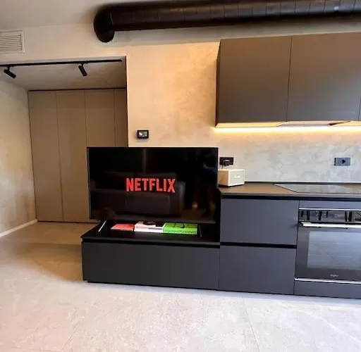 Modern Canal-side Loft With Private Garden * Milan