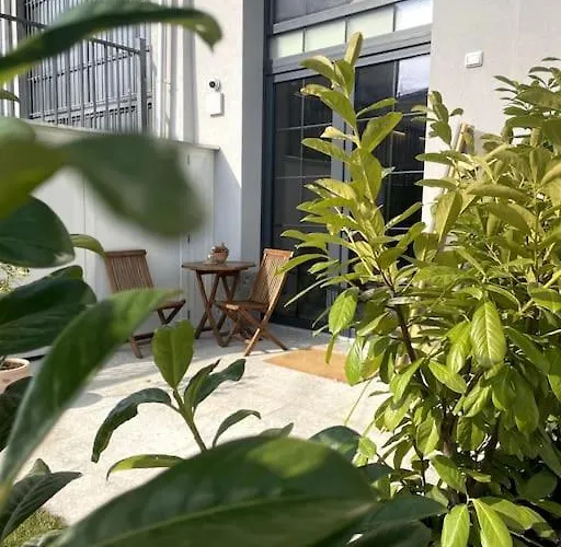 Modern Canal-side Loft With Private Garden