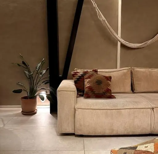 Modern Canal-side Loft With Private Garden Appartement