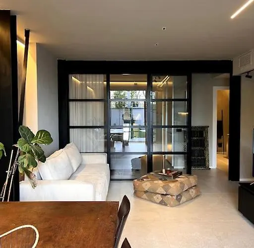 Modern Canal-side Loft With Private Garden *