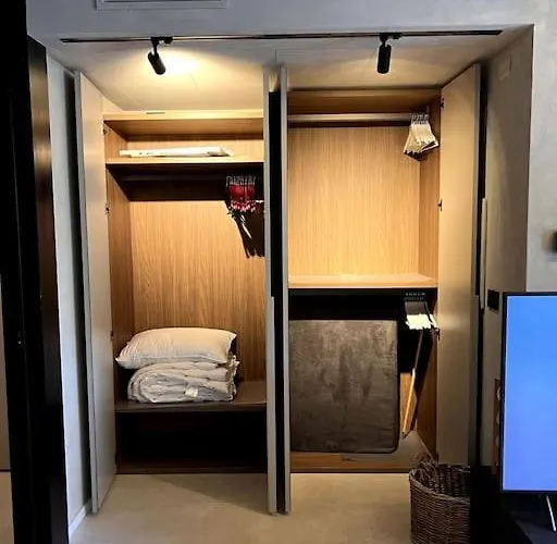 Modern Canal-side Loft With Private Garden