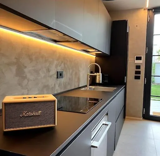 Appartement Modern Canal-side Loft With Private Garden Milan