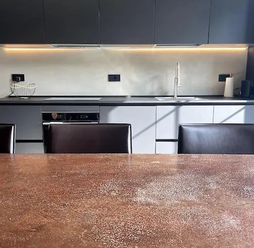 Modern Canal-side Loft With Private Garden *