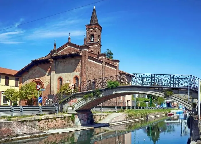 Modern Canal-side Loft With Private Garden Milan