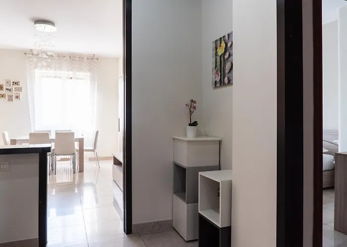 Youhosty - Populonia 10 Milán