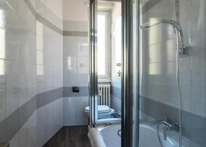 Youhosty - Populonia 10 * Milán