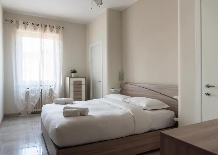 Youhosty - Populonia 10 * Milán