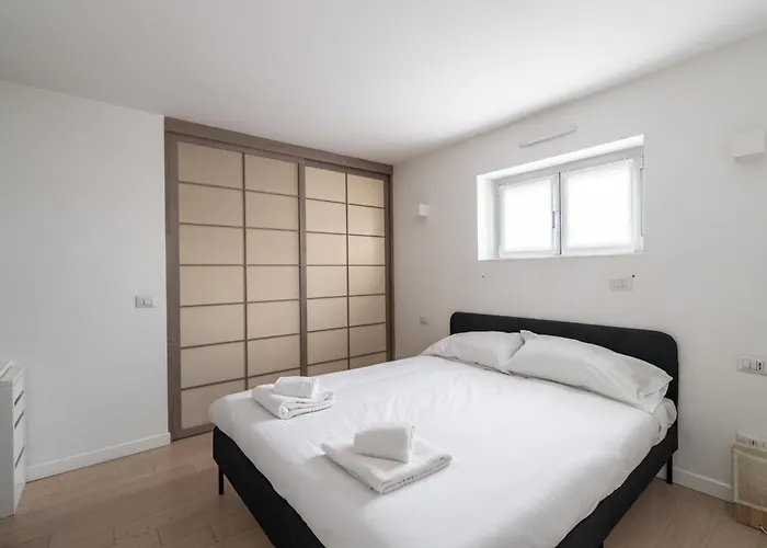 Parmenide ميلان