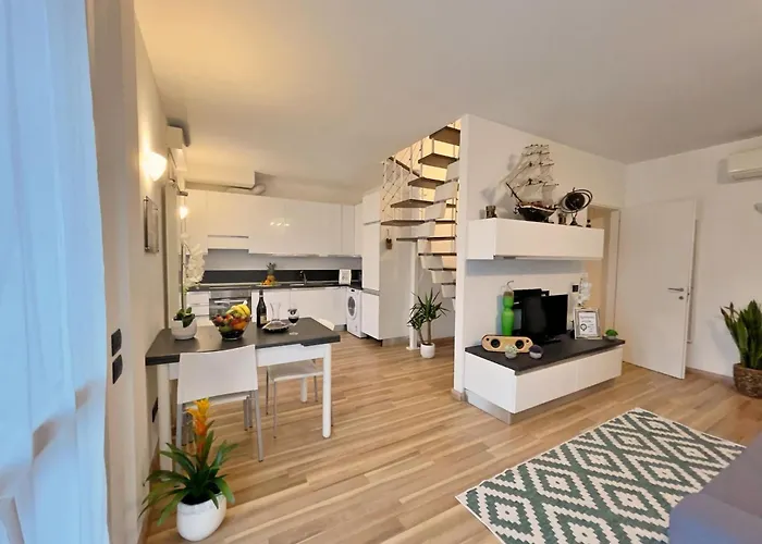 Chic Apt Near Piazza Duomo, Milan 밀라노