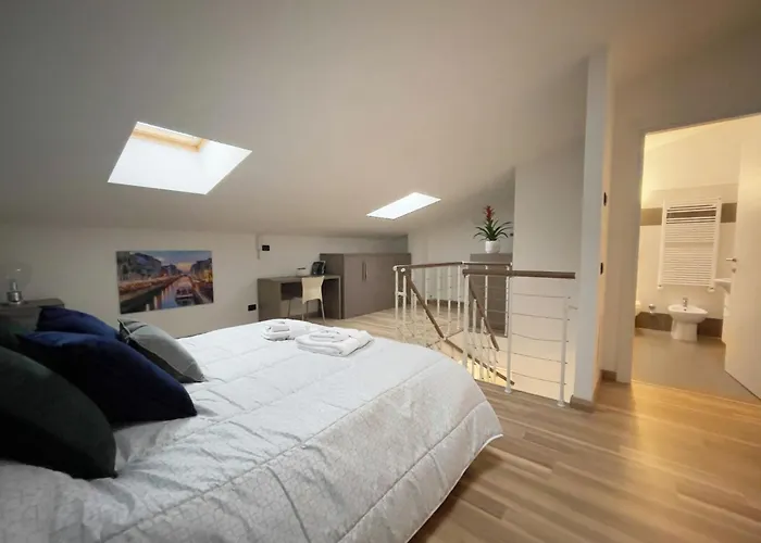 Chic Apt Near Piazza Duomo, Milan