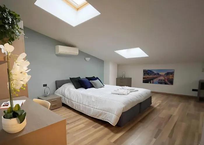 Chic Apt Near Piazza Duomo, Milan