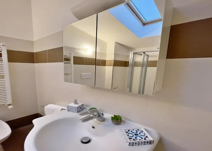 Apartament Chic Apt Near Piazza Duomo, Milan