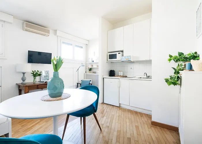 Easylife - - Corso Venezia 6 - San Babila *