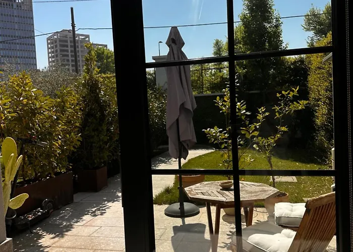 Modern Canal-side Loft With Private Garden *