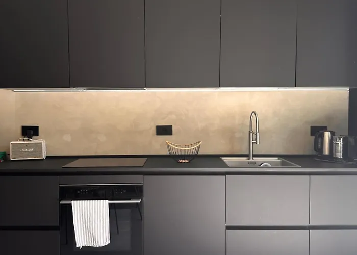 Modern Canal-side Loft With Private Garden * Milan