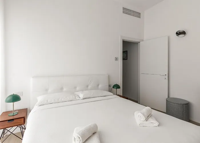 Palazzo Visconti Di Modrone, Two Beautiful By Halldis Lägenhet