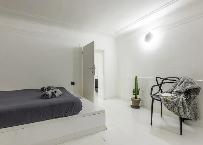 Trilocale Nolo شقة *