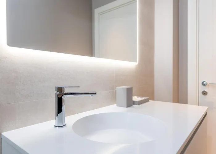 Luxurious & Spacious Flats In Duomo Milán