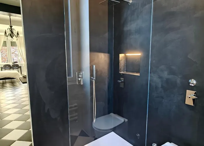 Black And White In Downtown With Ac, Wifi And Subway M1 M2 Airoport Connected, Station Apartment Milan