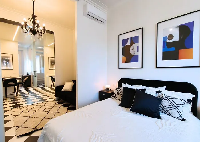 Black And White In Downtown With Ac, Wifi And Subway M1 M2 Airoport Connected, Station Milano