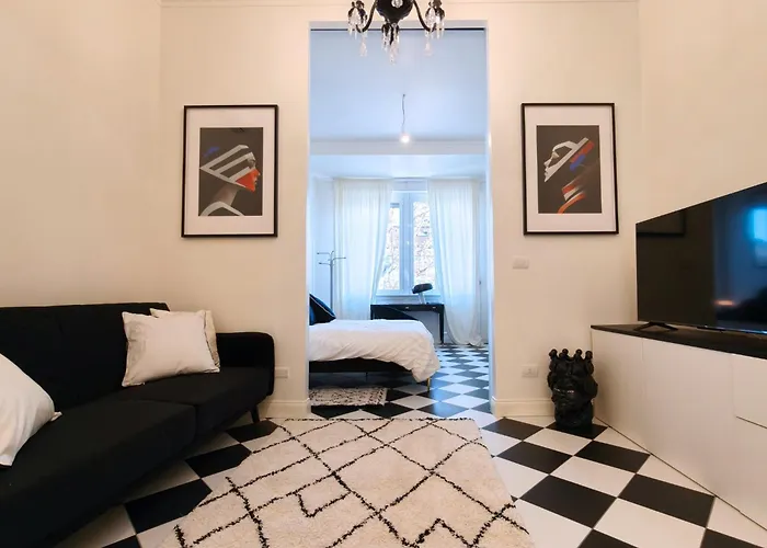 Black And White In Downtown With Ac, Wifi And Subway M1 M2 Airoport Connected, Station