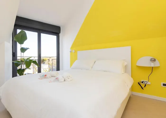 Sunny Retreat Near Metro, 12 Min To Duomo Milano