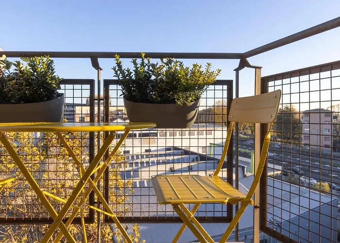 Апартаменты Sunny Retreat Near Metro, 12 Min To Duomo *