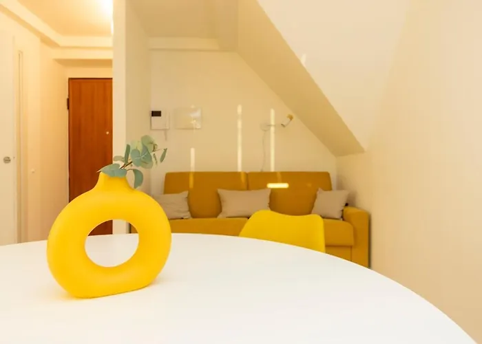 Sunny Retreat Near Metro, 12 Min To Duomo Milano
