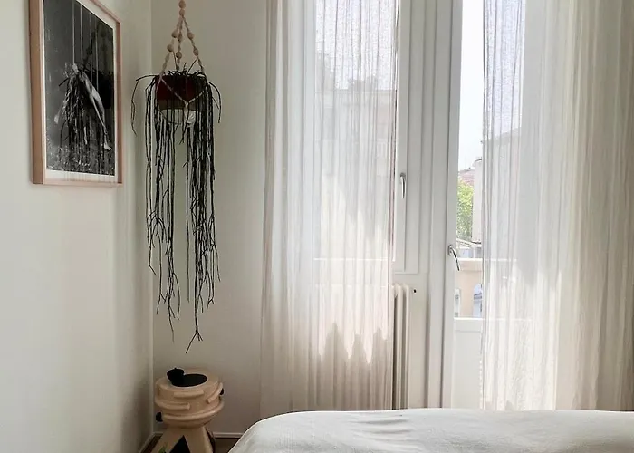 Lovely One Bedroom In * Милан