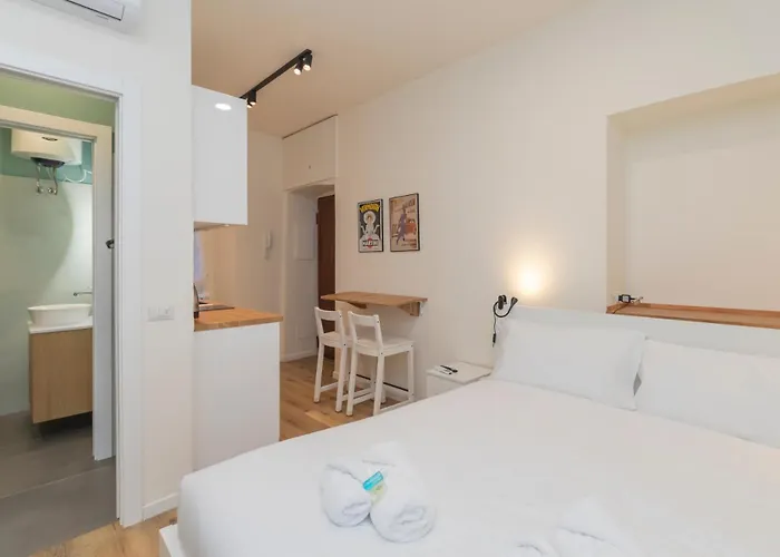 I Host - Pomponazzi Rosa * Milaan