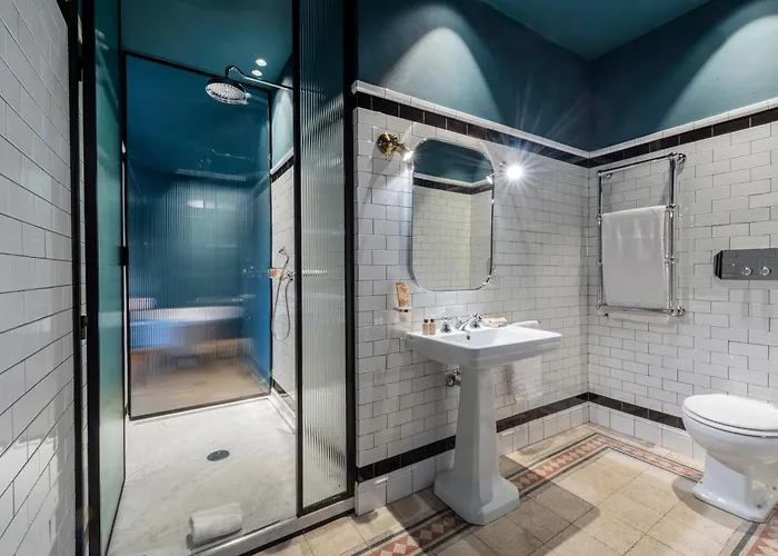 The Nine - B * מילאנו