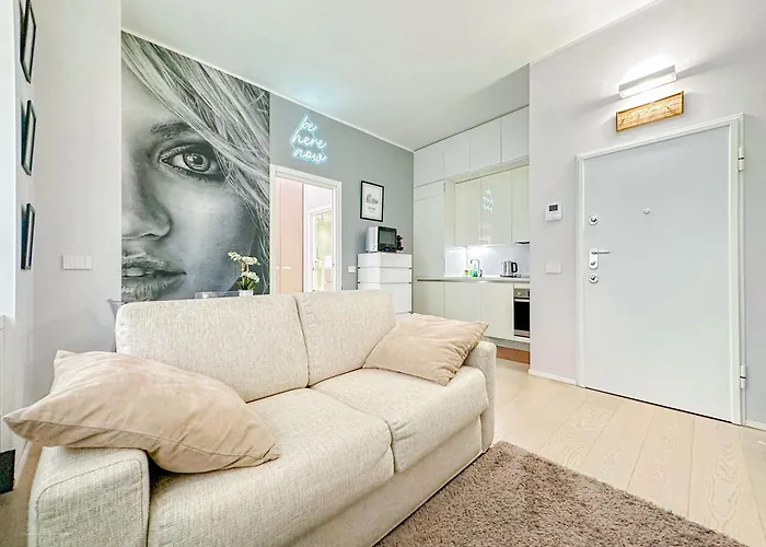 Panzeri Design - 2 Mins Darsena E Navigli *