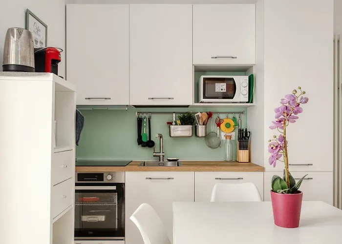 Cozy Modern Near Metro, Wifi Ac Apartment Milan