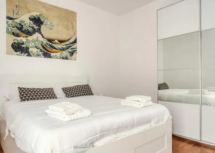 Cozy Modern Near Metro, Wifi Ac Apartment Milan