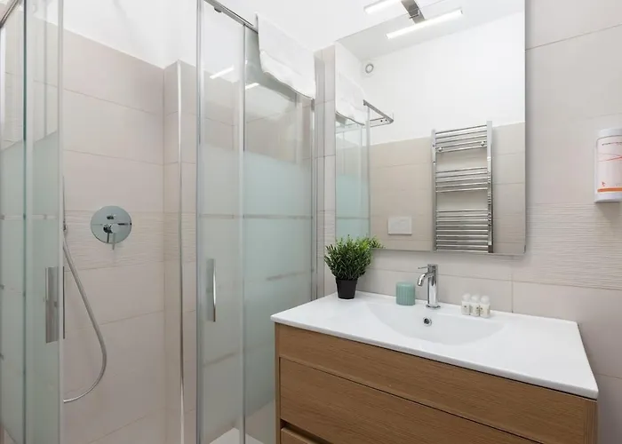 Lejlighed I San Siro I Steps To Metro, Ac & Free Wifi *