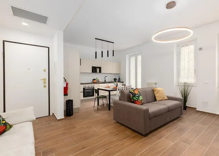 I San Siro I Steps To Metro, Ac & Free Wifi