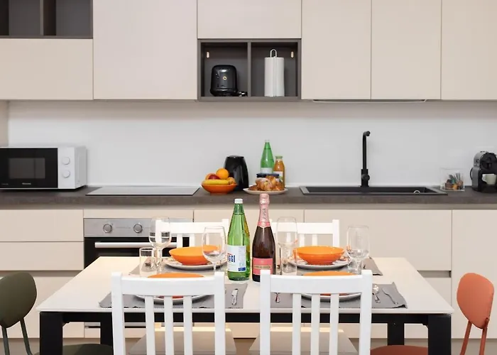 Lejlighed I San Siro I Steps To Metro, Ac & Free Wifi *