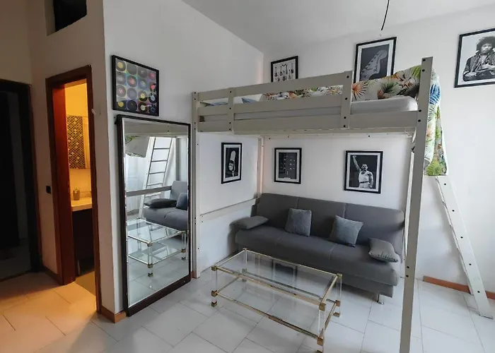 Sul Grande Naviglio Howme * Milan