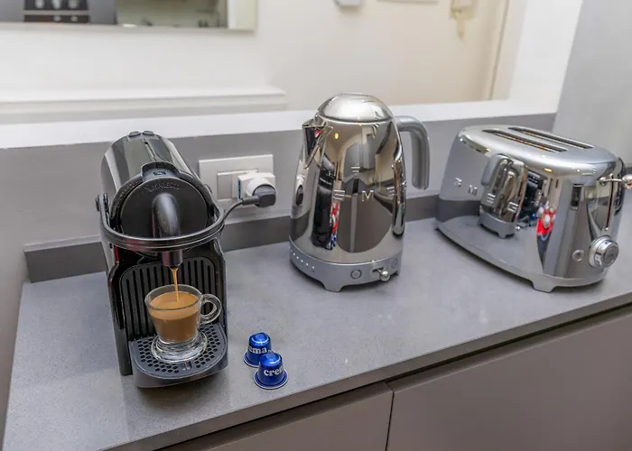 Kramer House, In The Fashion District! *