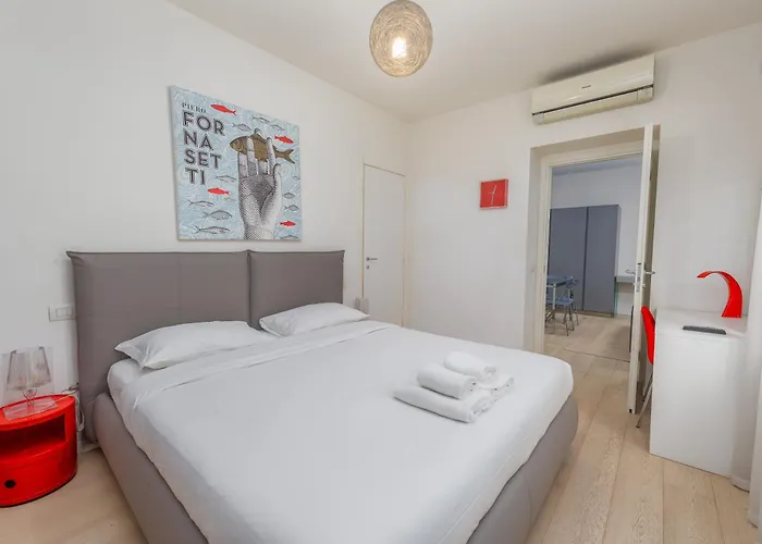 Kramer House, In The Fashion District!