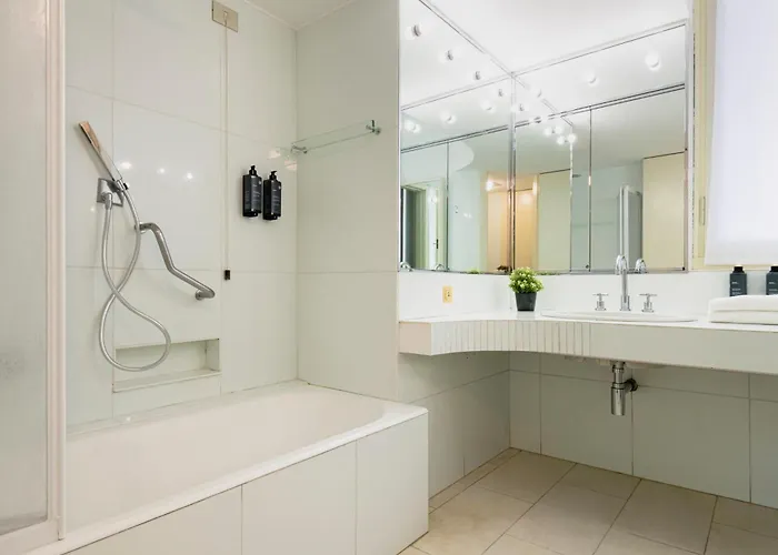 Апартаменты Borgonuovo Милан