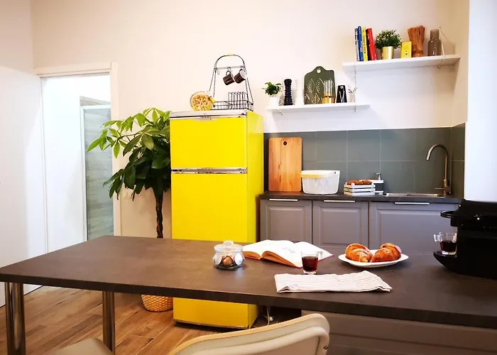 Cozy 50 Meters From The Metro Mediolan