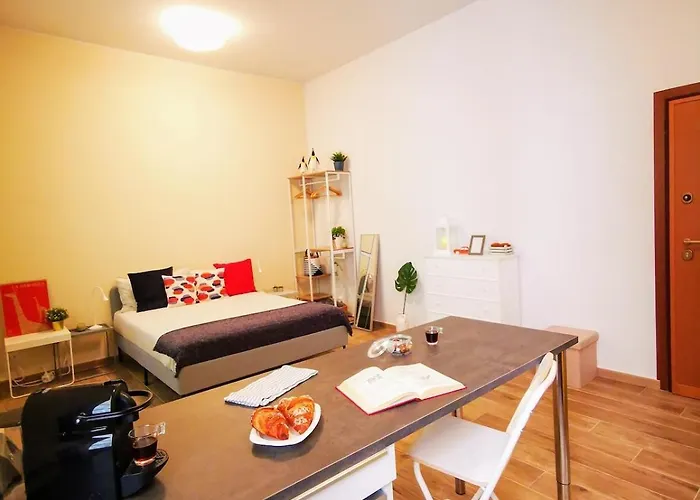 Cozy 50 Meters From The Metro