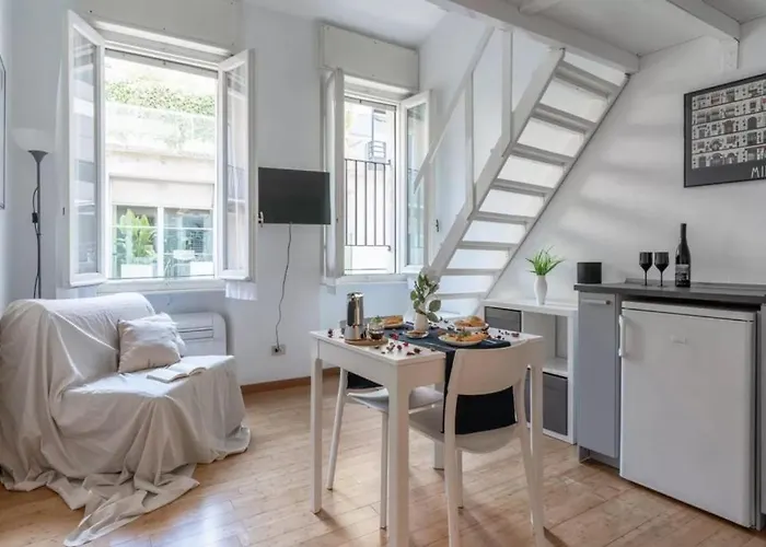 Two-room San Babila Appartamento